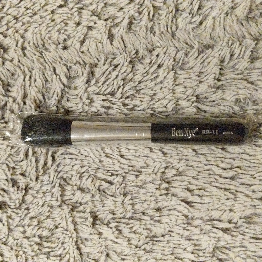 BEN NYE RB11 ROUGE BRUSH SHORT HANDLE MAKEUP BRUSH